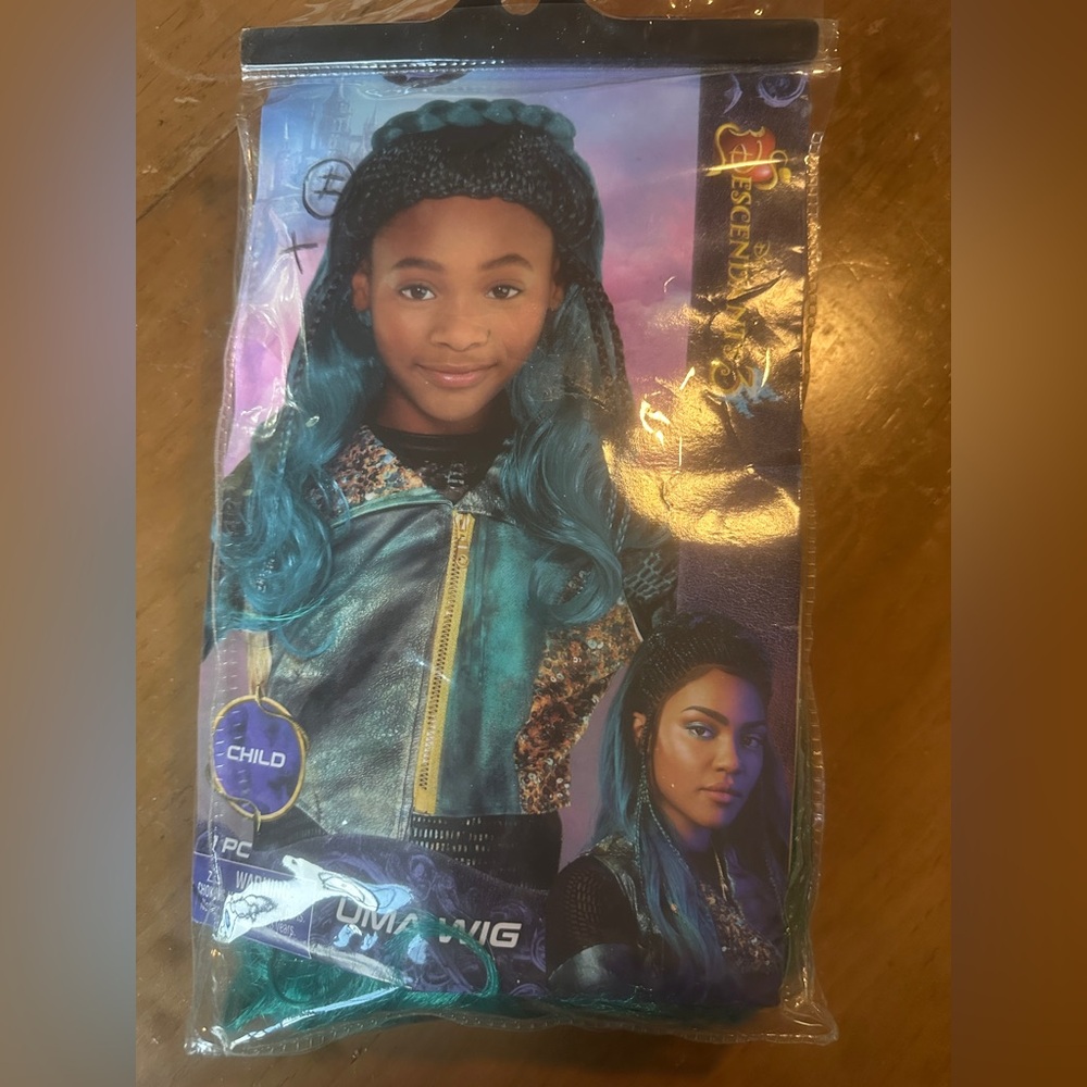 Open, but never worn Disney Descendants Teal wig